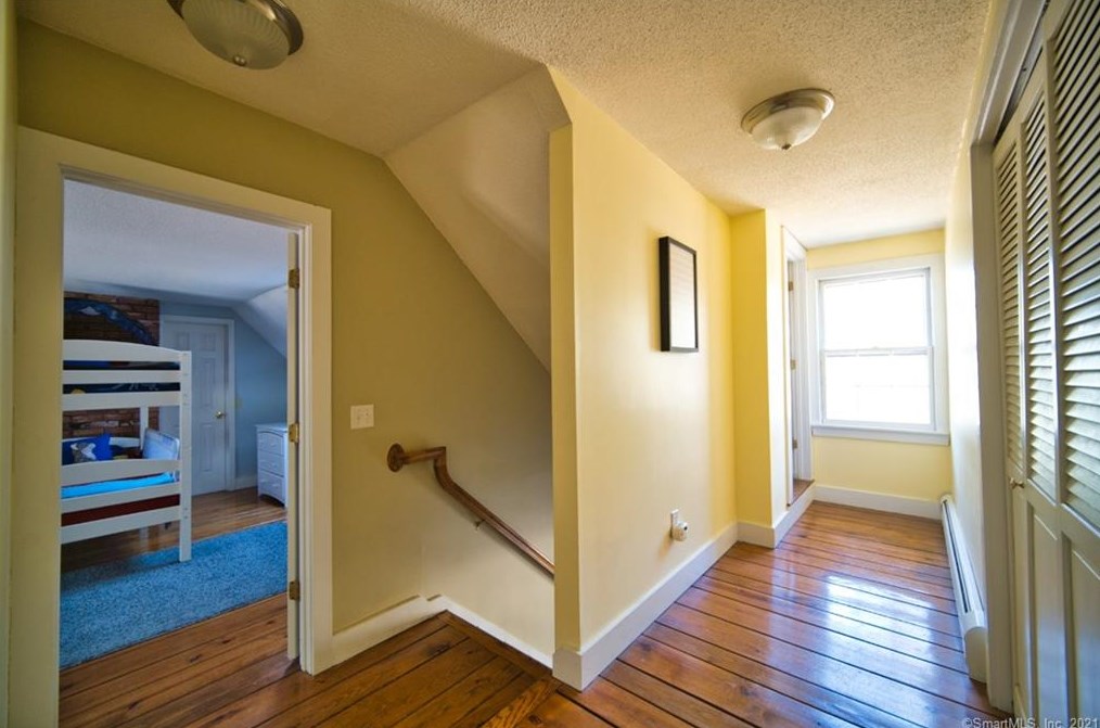 5 Shanda Ln, Tolland CT  06084-3952 exterior