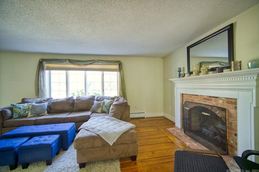 5 Shanda Ln, Tolland CT  06084-3952 exterior