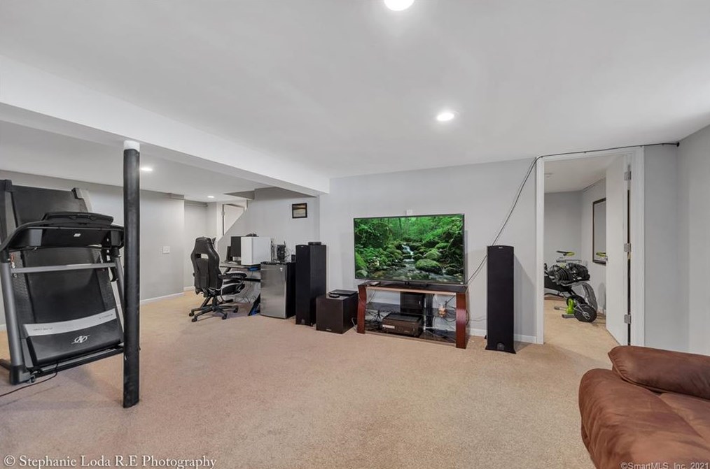 19 Seneca Rd, Wallingford CT  06492-2817 exterior