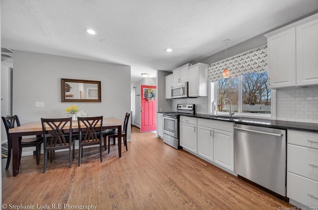19 Seneca Rd, Wallingford CT  06492-2817 exterior