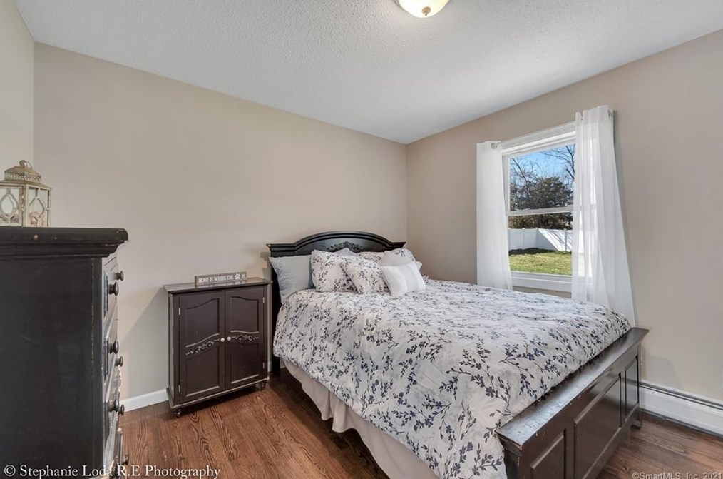 19 Seneca Rd, Wallingford CT  06492-2817 exterior