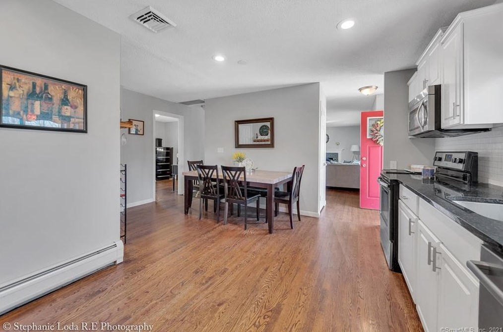 19 Seneca Rd, Wallingford CT  06492-2817 exterior