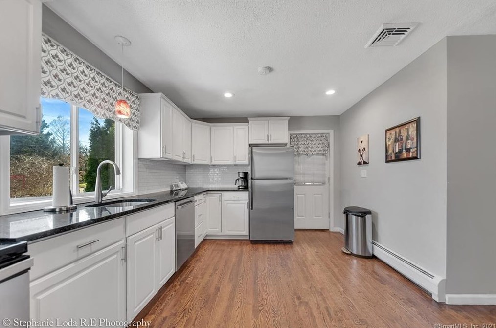 19 Seneca Rd, Wallingford CT  06492-2817 exterior