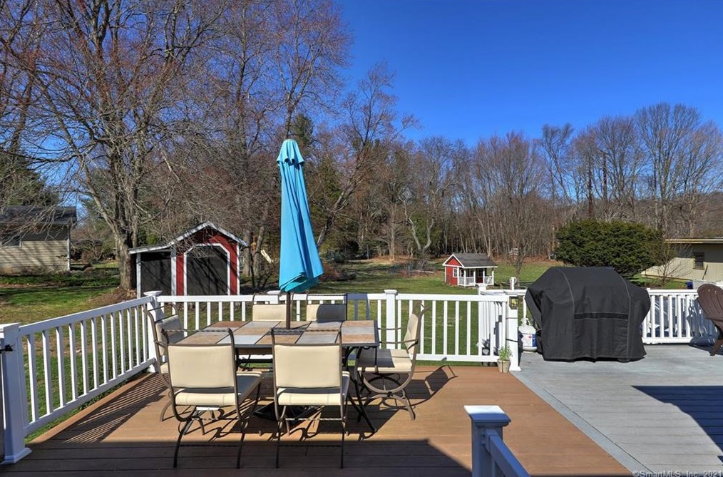 536 Dogwood Rd, Orange CT  06477-2007 exterior