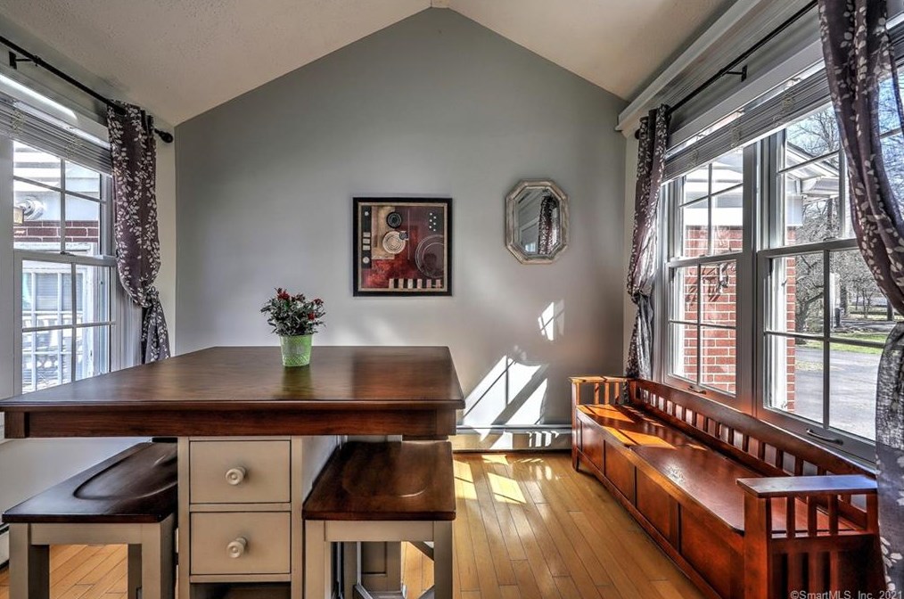 536 Dogwood Rd, Orange CT  06477-2007 exterior