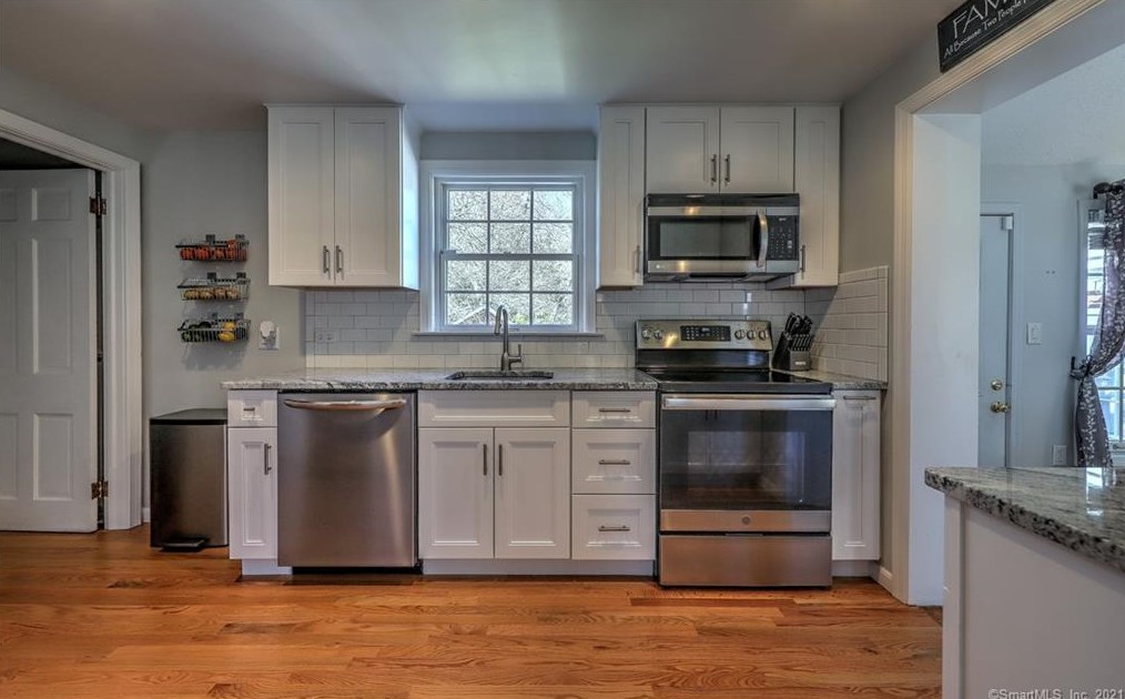 536 Dogwood Rd, Orange CT  06477-2007 exterior