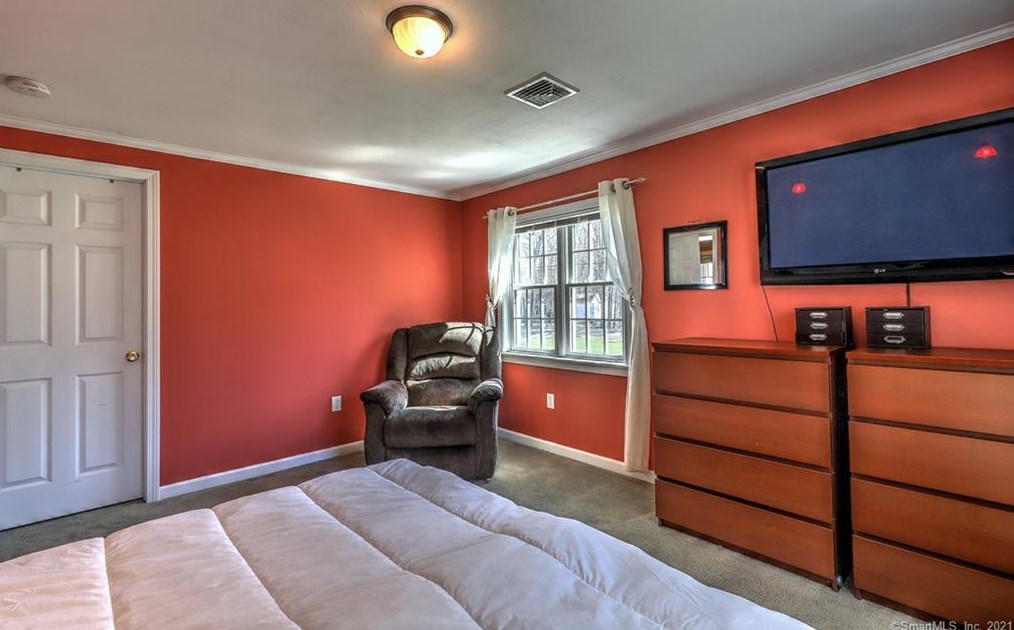 536 Dogwood Rd, Orange CT  06477-2007 exterior