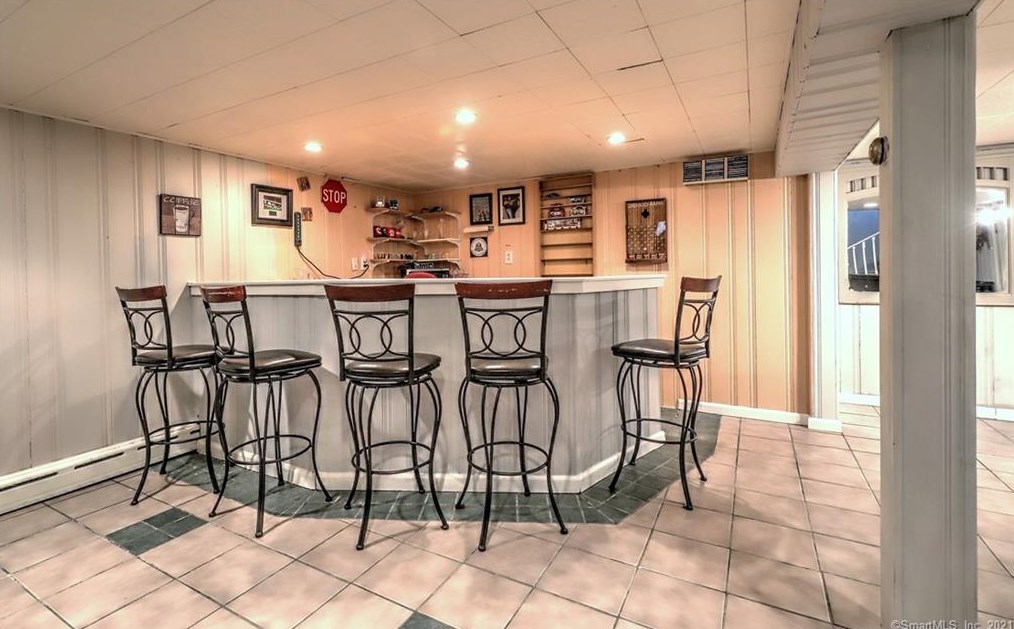 536 Dogwood Rd, Orange CT  06477-2007 exterior