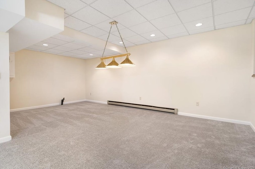 87 Oak Blf, Avon CT 06001-2808 exterior