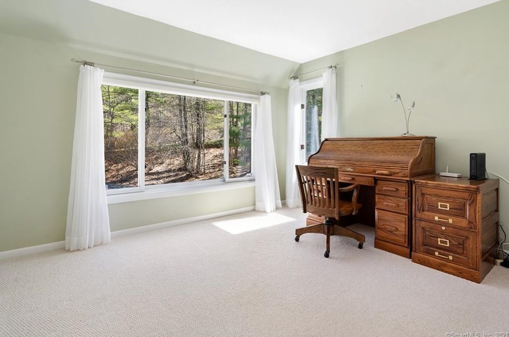 87 Oak Blf, Avon CT 06001-2808 exterior