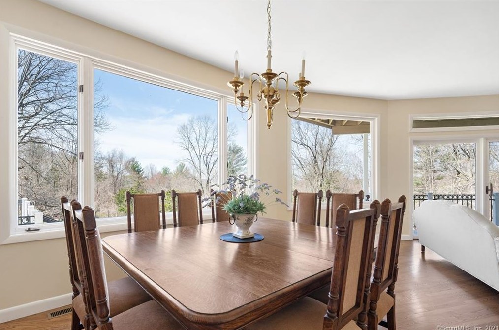 87 Oak Blf, Avon CT 06001-2808 exterior