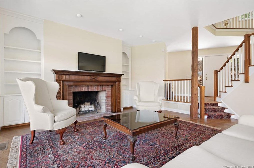 87 Oak Blf, Avon CT 06001-2808 exterior