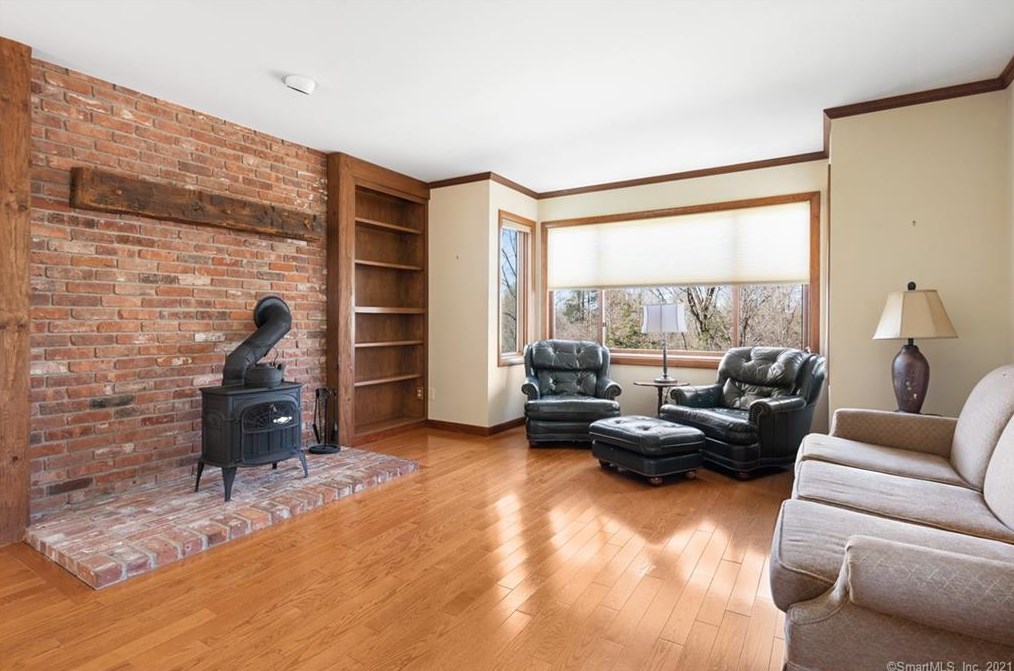 87 Oak Blf, Avon CT 06001-2808 exterior