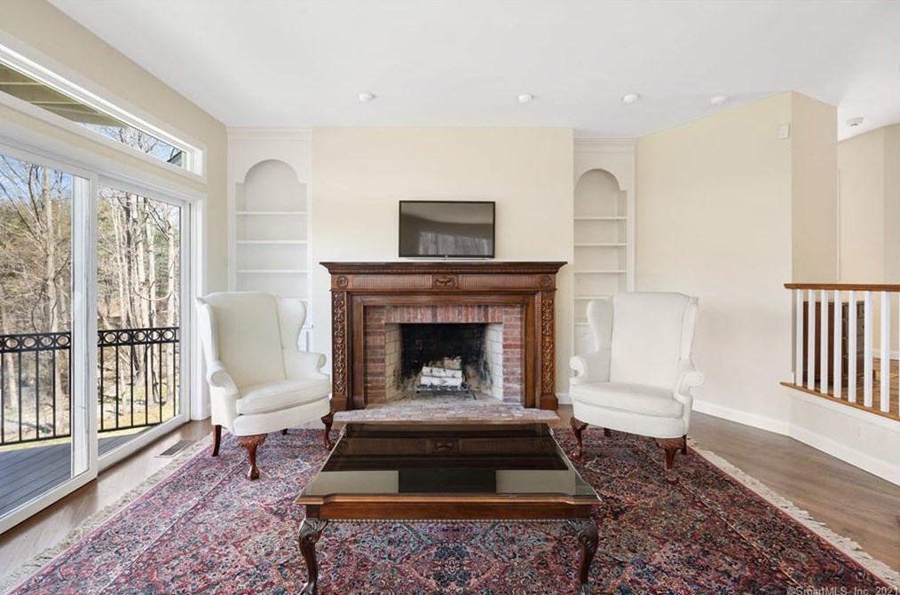 87 Oak Blf, Avon CT 06001-2808 exterior