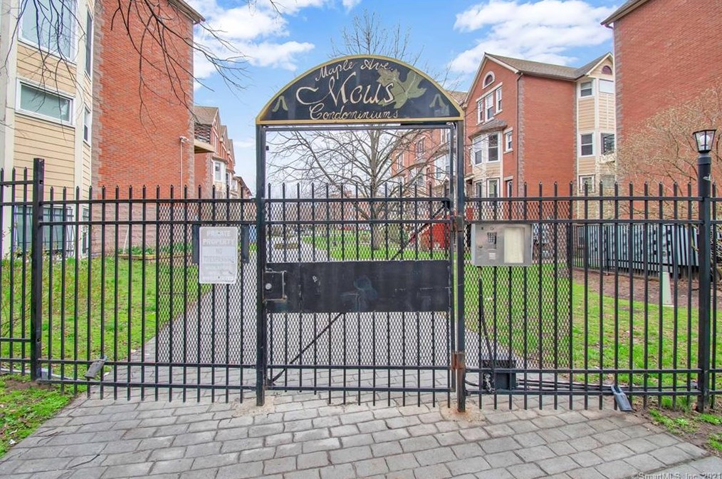 22 Franklin Ave, Hartford CT  06114-1006 exterior