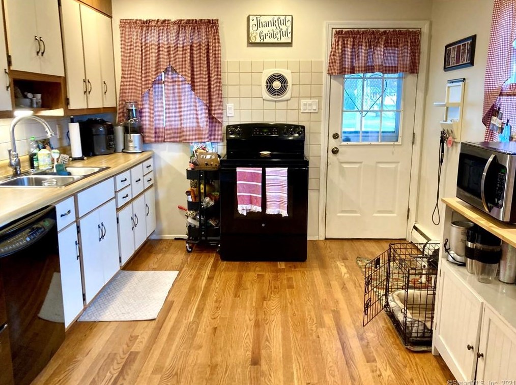 56 Osage Dr, Wallingford CT  06492-2812 exterior