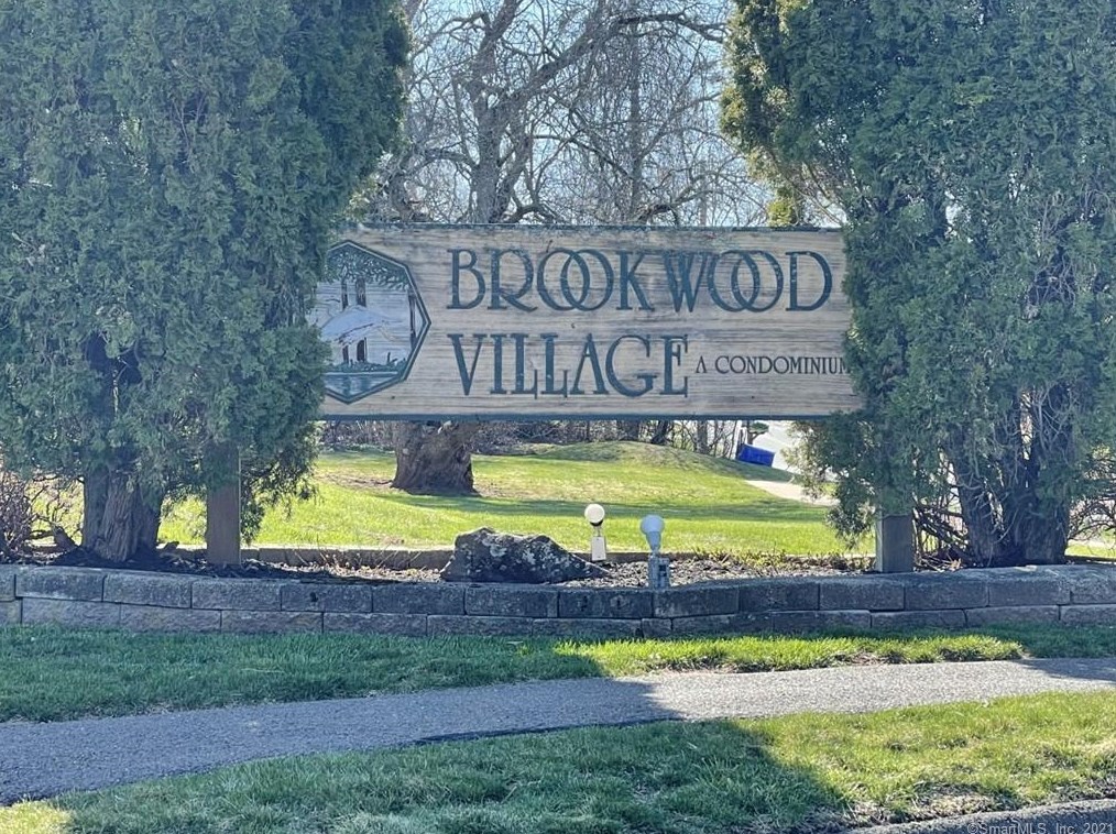 17 Brookwood Dr, Rocky Hill CT  06067-2734 exterior