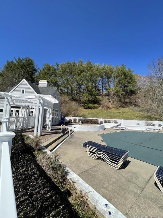 12 Rivendell Dr, Huntington CT  06484-4331 exterior
