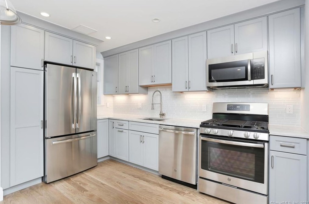 14 Webb Ave, Old Greenwich CT  06870-1513 exterior