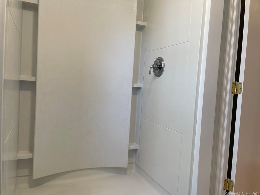 816 Riverton Ter, Stratford CT  06614-3348 exterior