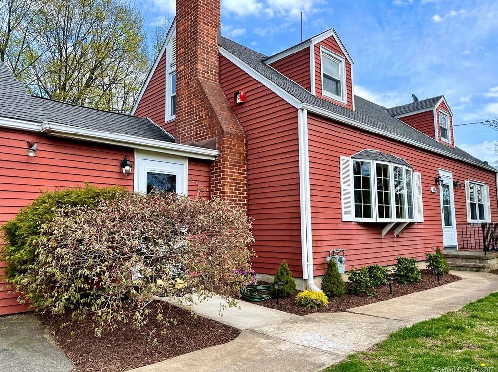 816 Riverton Ter, Stratford CT  06614-3348 exterior