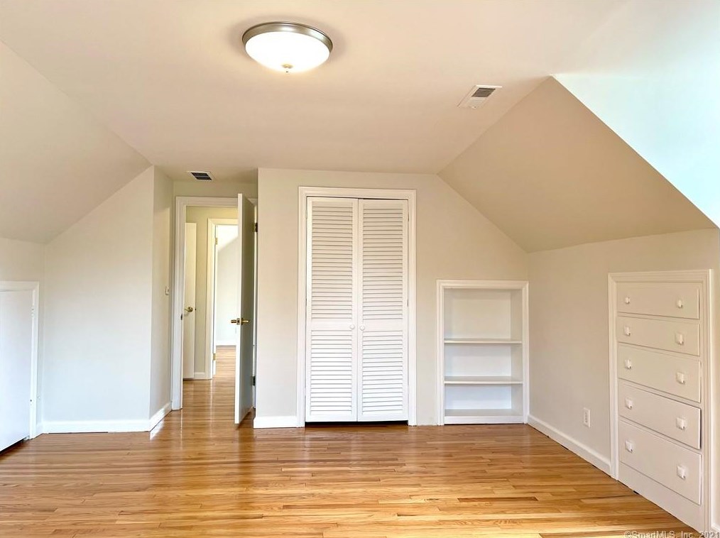 816 Riverton Ter, Stratford CT  06614-3348 exterior