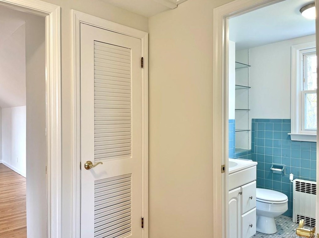 816 Riverton Ter, Stratford CT  06614-3348 exterior