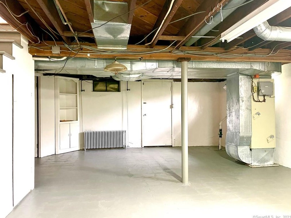 816 Riverton Ter, Stratford CT  06614-3348 exterior