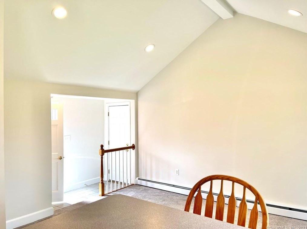 816 Riverton Ter, Stratford CT  06614-3348 exterior