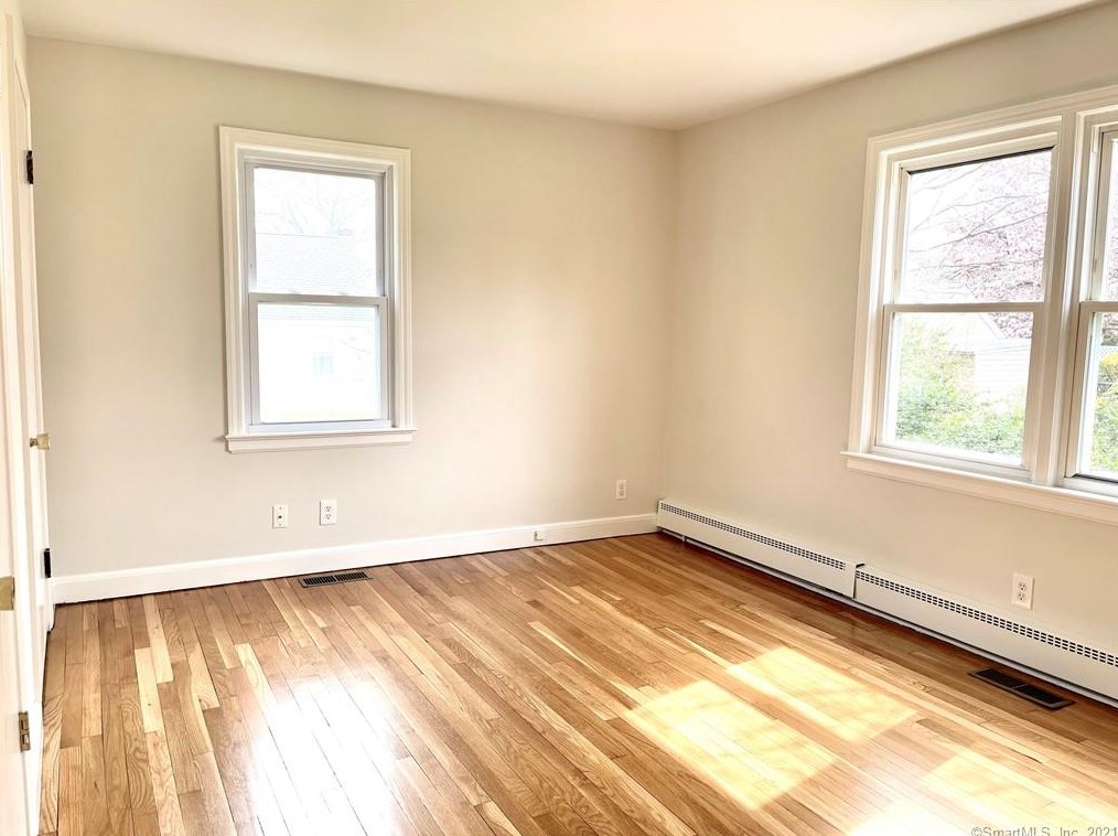 816 Riverton Ter, Stratford CT  06614-3348 exterior