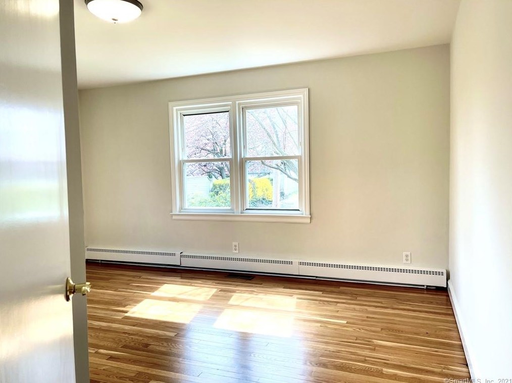 816 Riverton Ter, Stratford CT  06614-3348 exterior