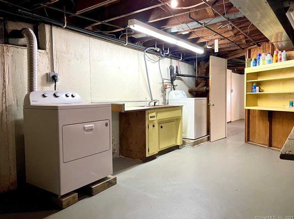 816 Riverton Ter, Stratford CT  06614-3348 exterior