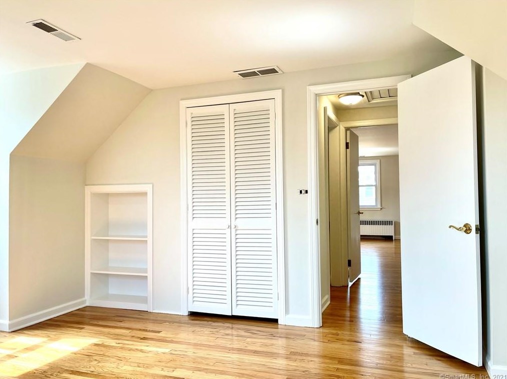 816 Riverton Ter, Stratford CT  06614-3348 exterior