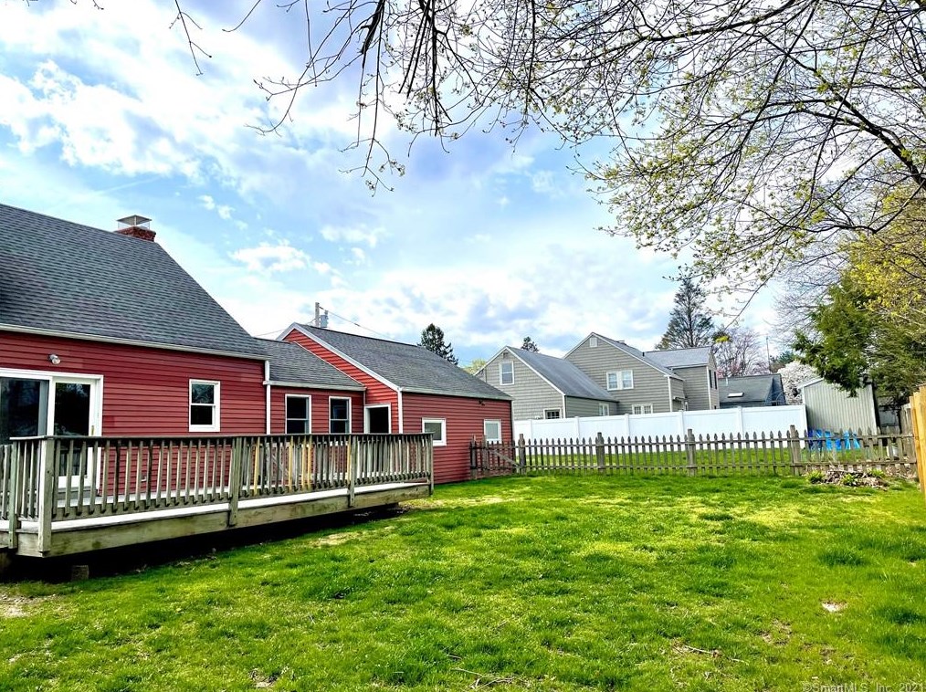 816 Riverton Ter, Stratford CT  06614-3348 exterior