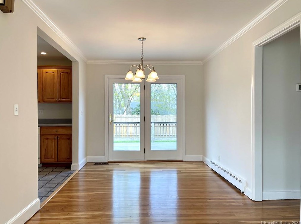 816 Riverton Ter, Stratford CT  06614-3348 exterior