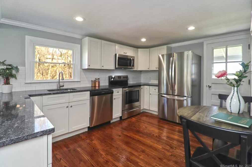 19 Pearl Rd, Union City CT  06770-3713 exterior