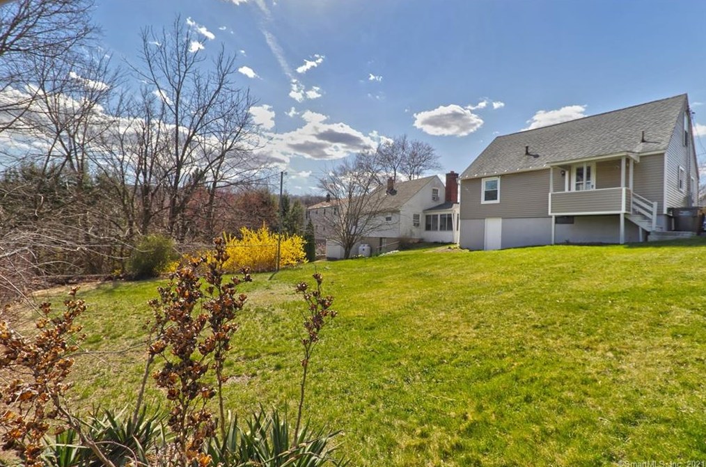 19 Pearl Rd, Union City CT  06770-3713 exterior