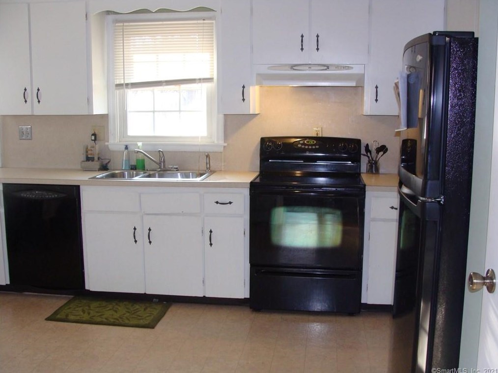 5 Allison Rd, Vernon CT  06066-5207 exterior