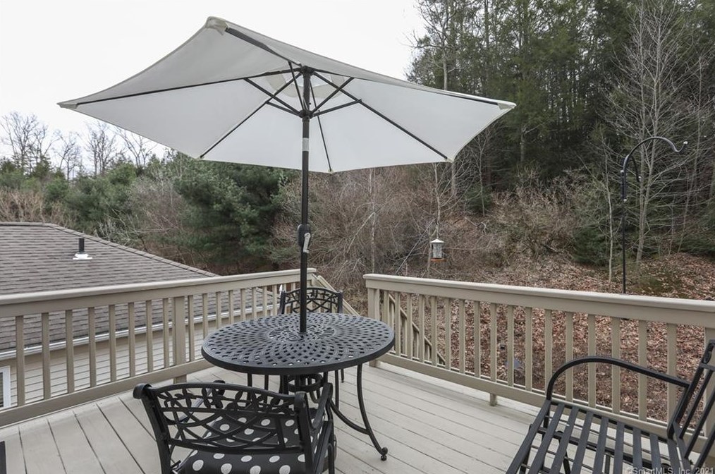 2 Turtle Spring Ln, Newtown CT  06470-2648 exterior