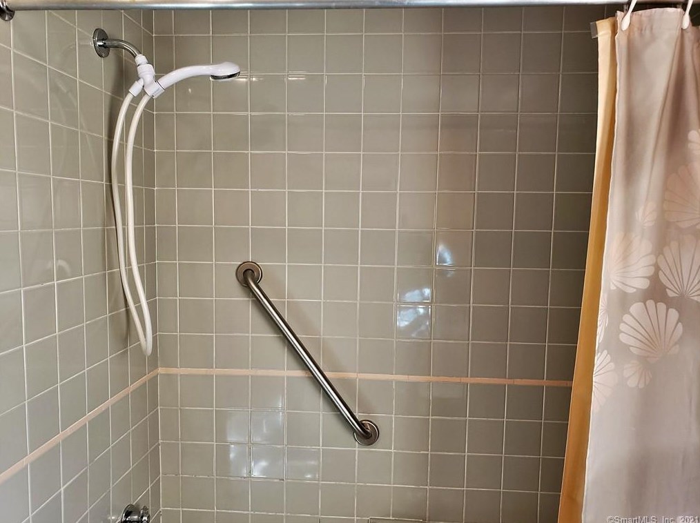 75 Dogwood Ln, Mystic CT  06355-1040 exterior