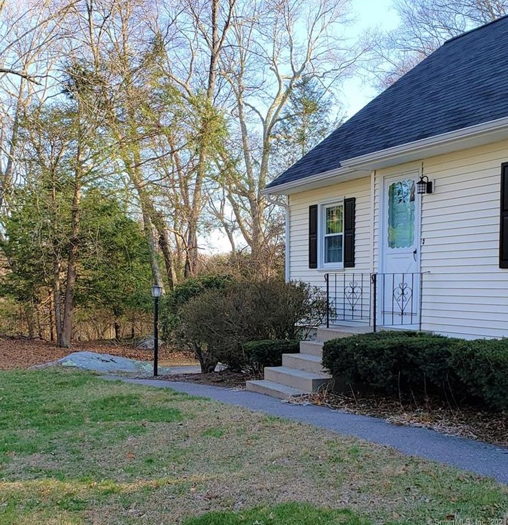 75 Dogwood Ln, Mystic CT  06355-1040 exterior