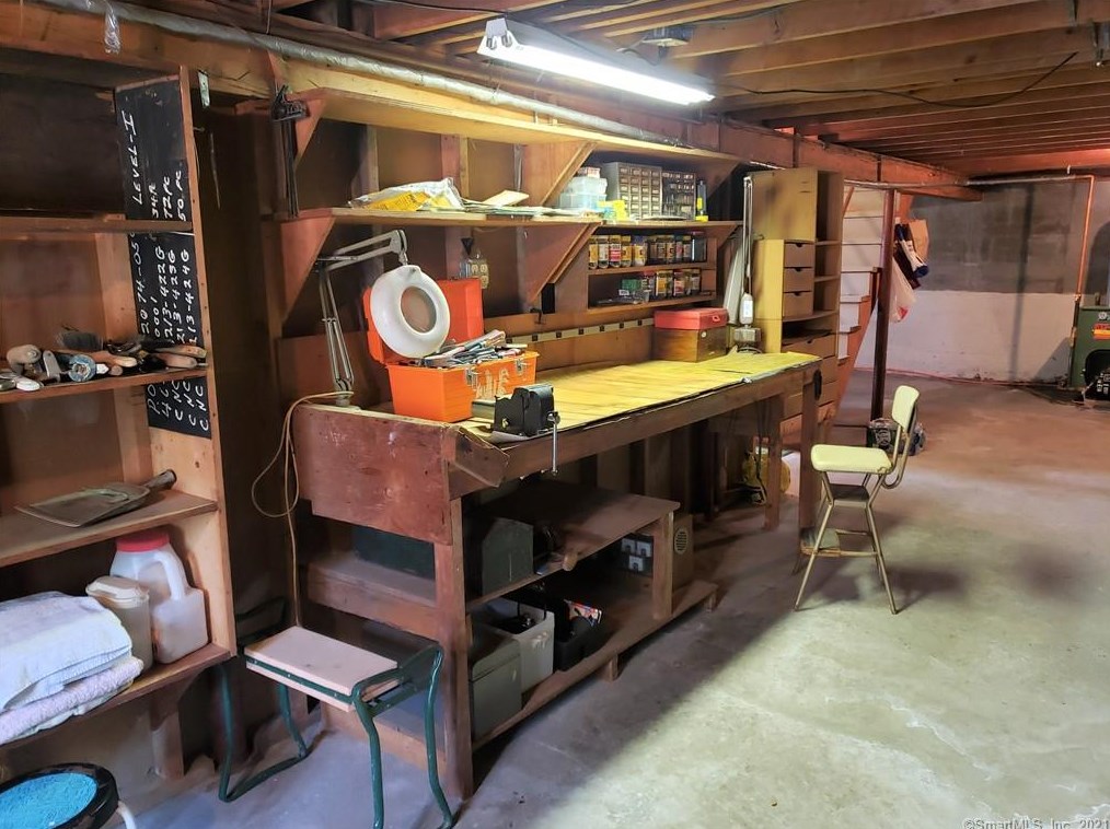 75 Dogwood Ln, Mystic CT  06355-1040 exterior