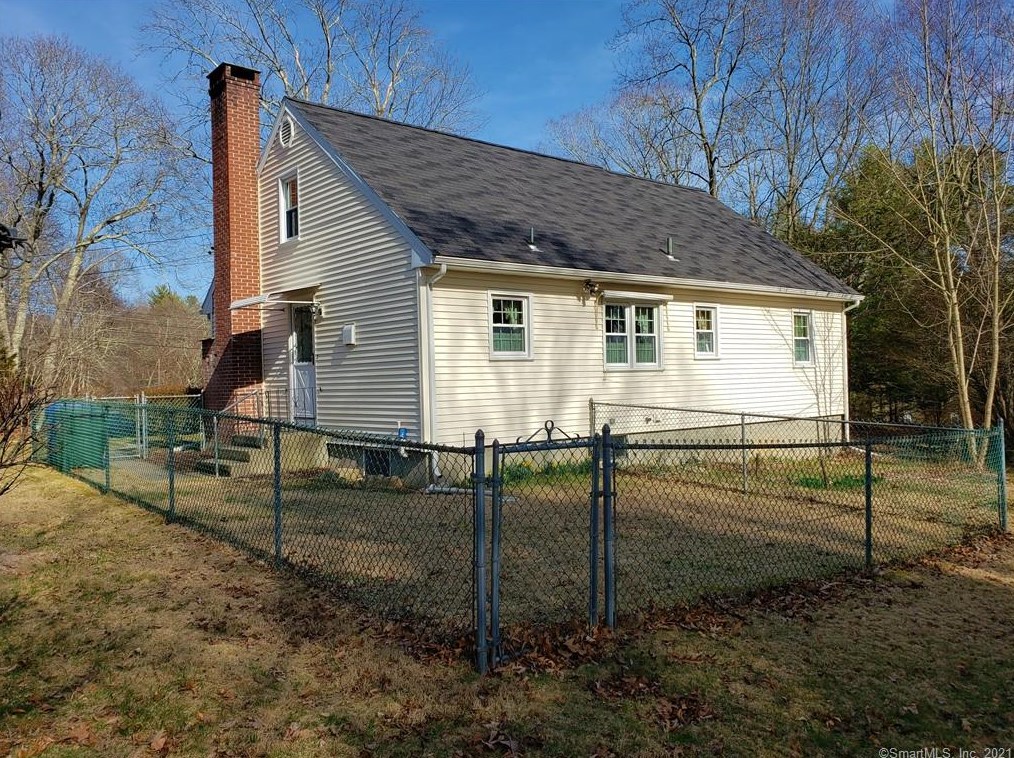 75 Dogwood Ln, Mystic CT  06355-1040 exterior