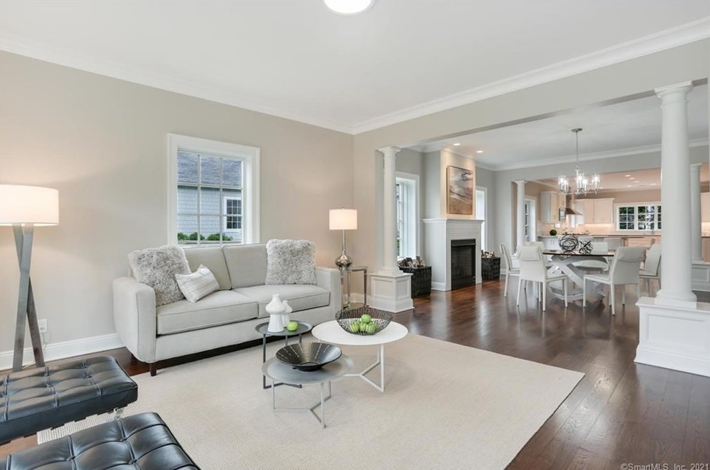 552 River Rd, Cos Cob CT  06807-1905 exterior