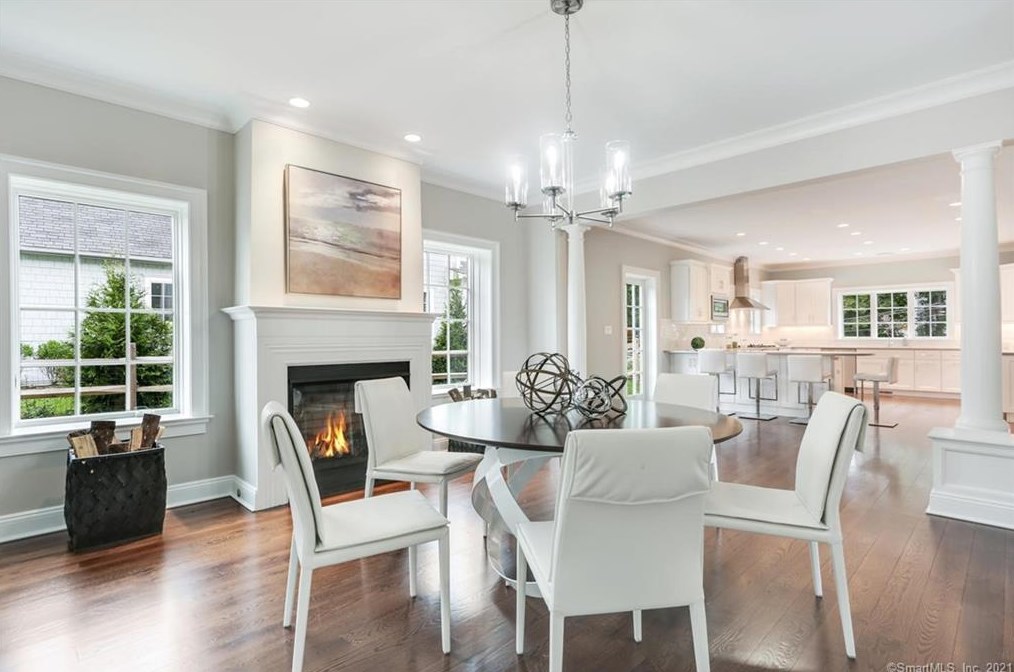 552 River Rd, Cos Cob CT  06807-1905 exterior