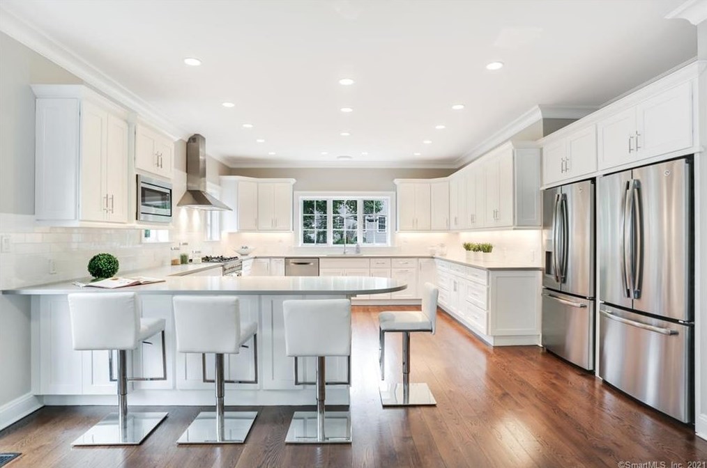 552 River Rd, Cos Cob CT  06807-1905 exterior