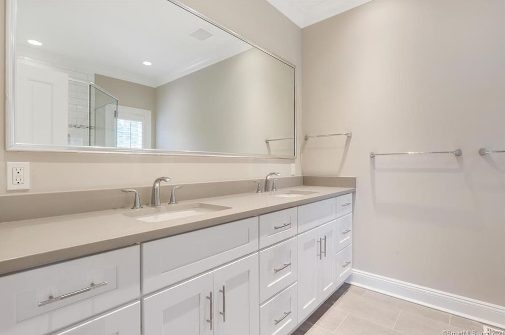 552 River Rd, Cos Cob CT  06807-1905 exterior