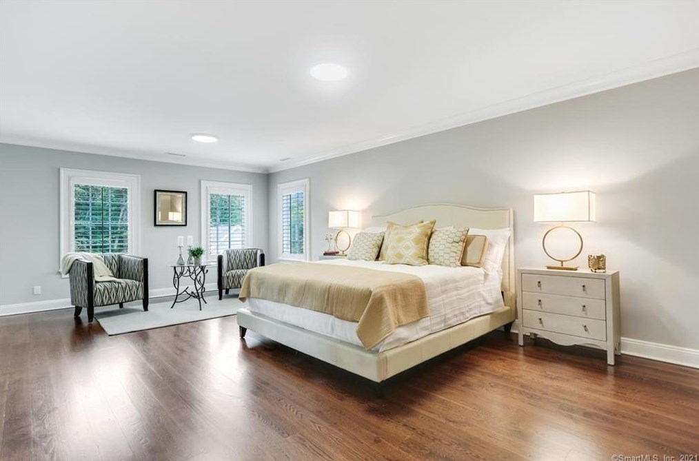 552 River Rd, Cos Cob CT  06807-1905 exterior