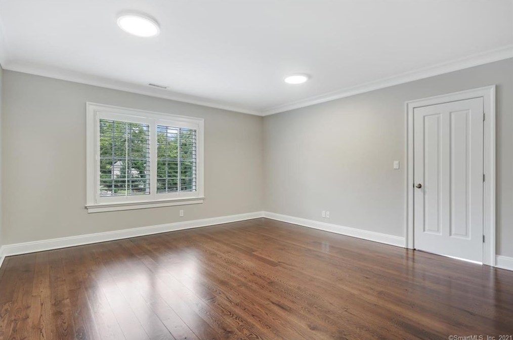 552 River Rd, Cos Cob CT  06807-1905 exterior