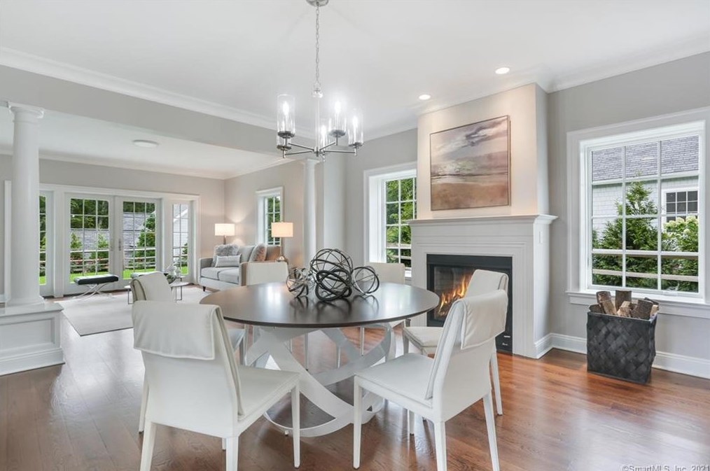 552 River Rd, Cos Cob CT  06807-1905 exterior